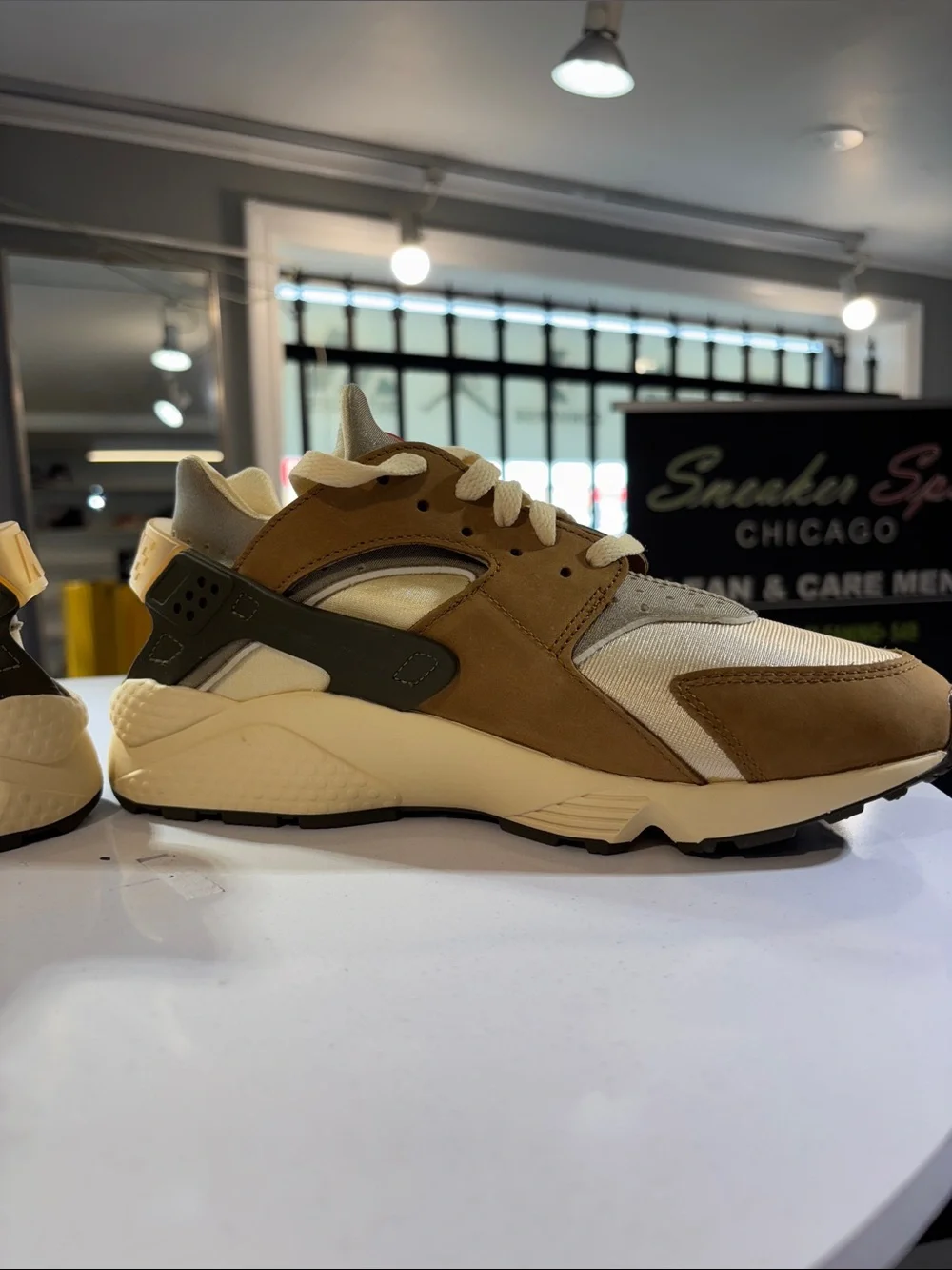 Nike Air Huarache LE Desert Oak Size 8.5 M 10 W